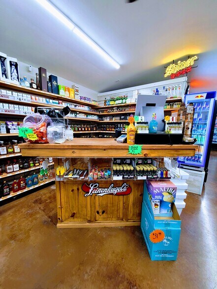 More Photos Of 101 W Main St, Geronimo General Retail For Lease