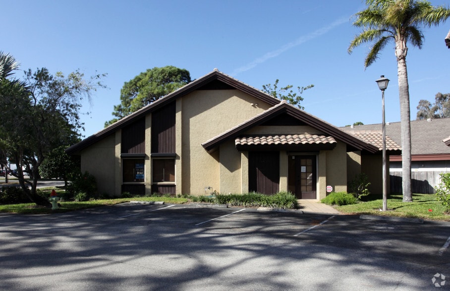 More Photos Of 7013 S Tamiami Trl, Sarasota Office For Lease