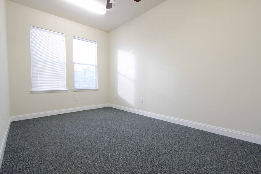 More Photos Of 1311 Chisholm Trl, Round Rock Office For Lease