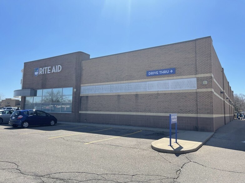 More Photos Of 1301 W 14 Mile Rd, Clawson Freestanding For Lease