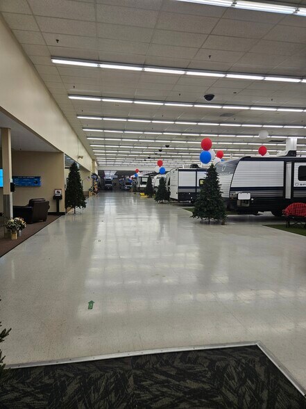 More Photos Of 525-555 E Francis Ave, Spokane Auto Dealership For Sale