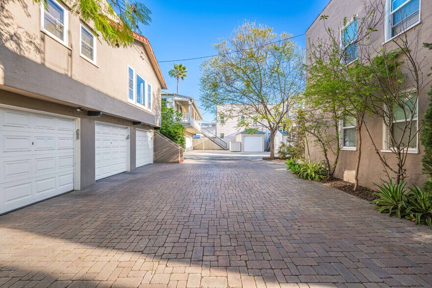 More Photos Of 745 N Hayworth Ave, Los Angeles Apartments For Sale