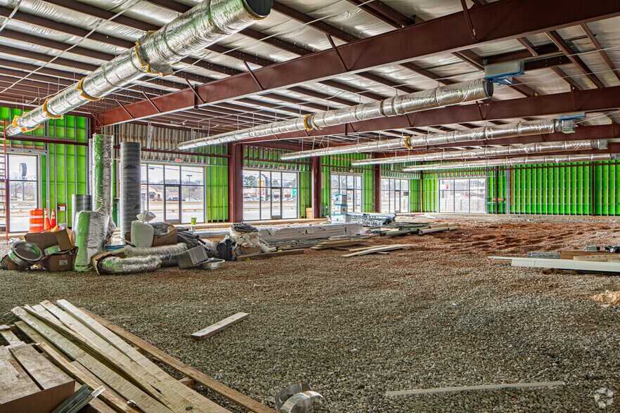 More Photos Of 1010 Memorial Pky N, Huntsville Storefront For Lease