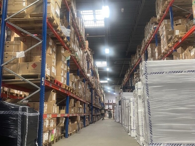 More Photos Of 55 Gilpin Ave, Hauppauge Manufacturing For Lease