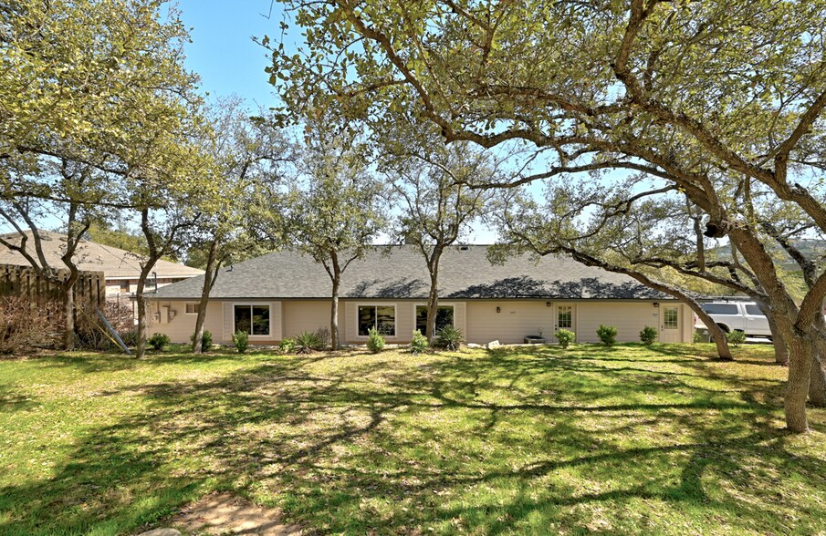 More Photos Of 900 N Cuernavaca Dr, Austin Office For Lease