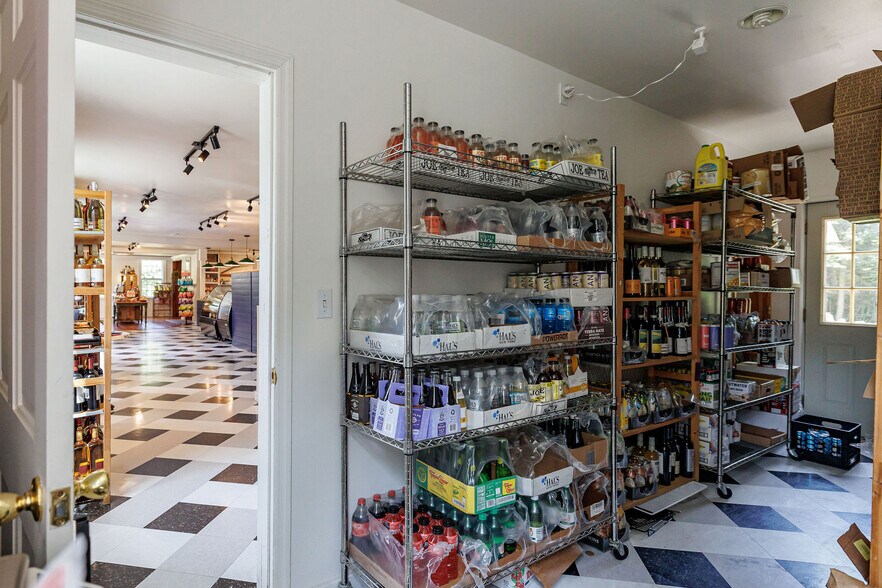 More Photos Of 139 S Main St, Sheffield Freestanding For Sale