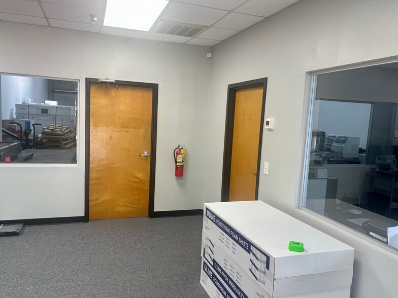 More Photos Of 1590 N Roberts Rd, Kennesaw Warehouse For Lease