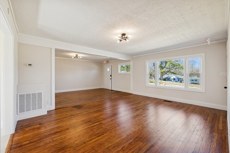 Primary Photo Of 319 Highway 76, White House Office For Lease