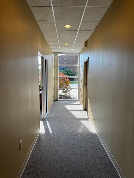 More Photos Of 600 6th Ave, Saint Albans Office For Sale