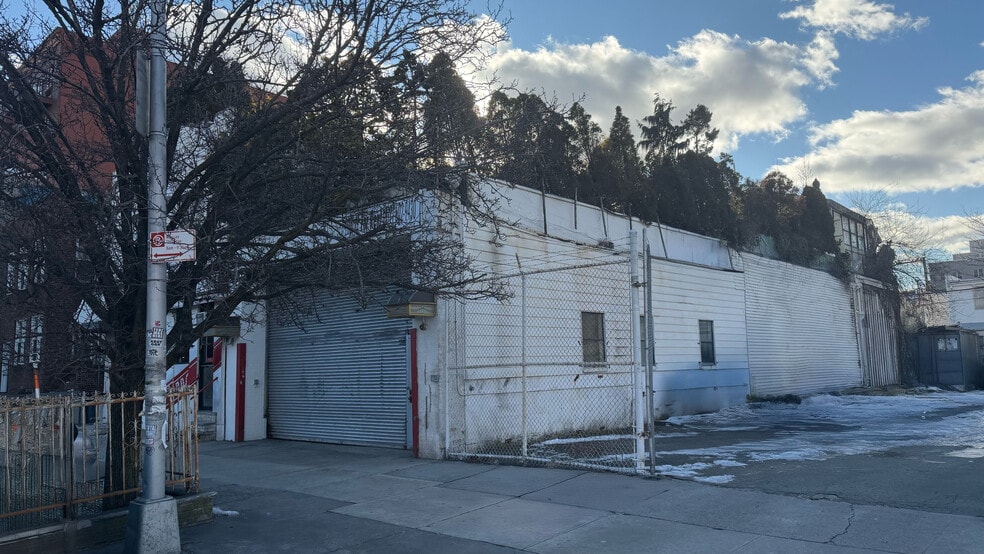 More Photos Of 2820 Stillwell Ave, Brooklyn Parking Garage For Lease