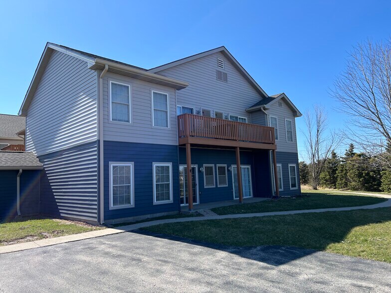 More Photos Of 908 N US Highway 69, Huxley Apartments For Sale