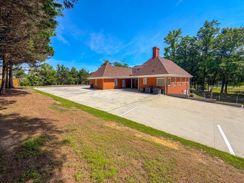 More Photos Of 2100 Gravel Springs Rd, Buford Medical For Sale
