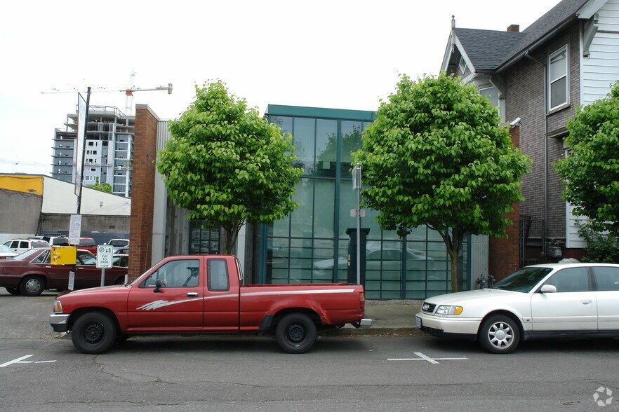 More Photos Of 216 NW 15th Ave, Portland Office For Sale