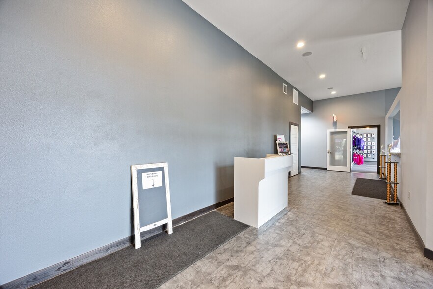 More Photos Of 4820 Armar Dr SE, Cedar Rapids Office For Sale