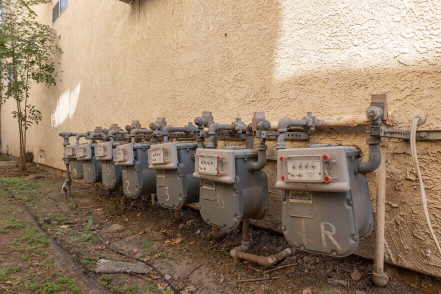 More Photos Of 17926 Schoenborn St, Northridge Apartments For Sale