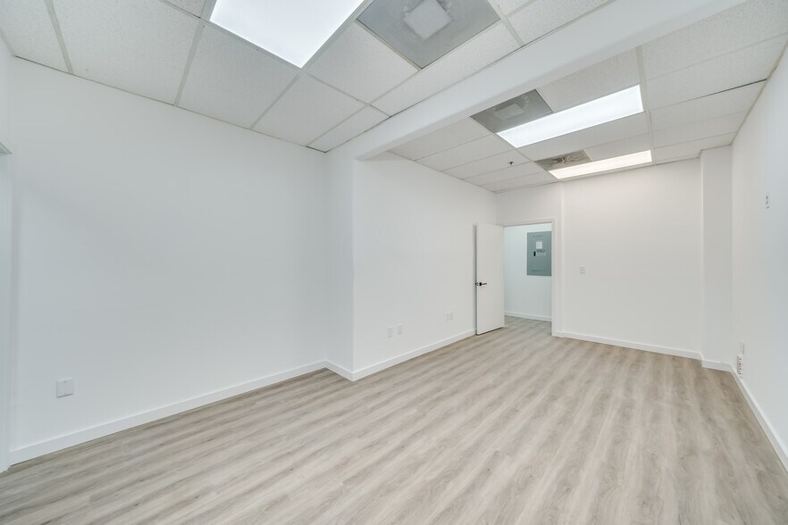 More Photos Of 7500 NW 25th St, Miami Warehouse For Lease