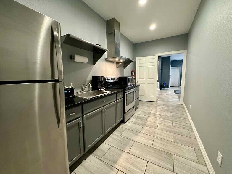 More Photos Of 8351 Bryant Dr, Silsbee Warehouse For Sale