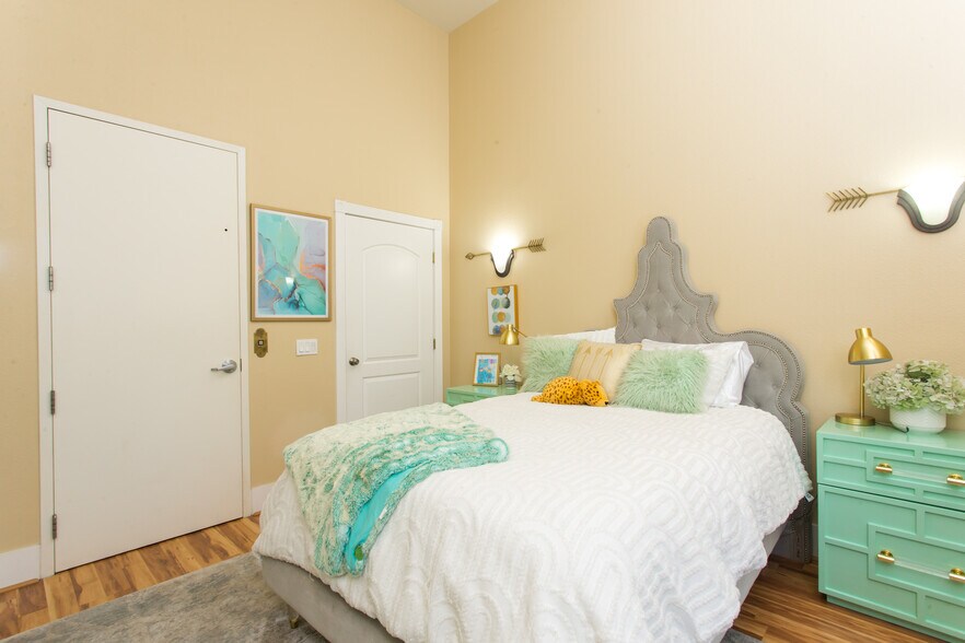 More Photos Of 45 S 9th Ave, Pensacola Office Residential For Sale