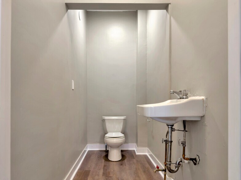 More Photos Of 564-566 Columbia Rd, Dorchester Storefront Retail Residential For Lease