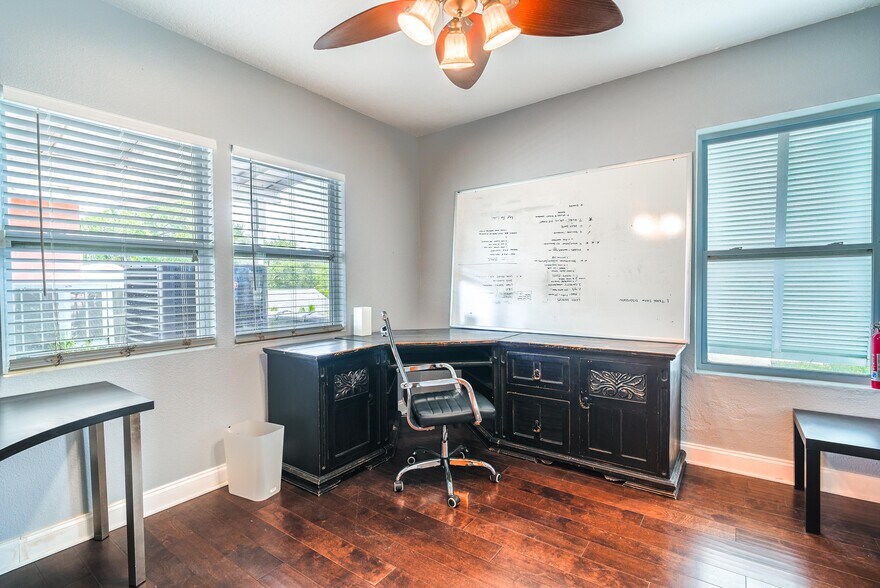 More Photos Of 2529 Central Ave, Saint Petersburg Coworking Space