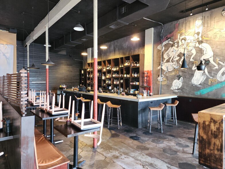 More Photos Of 911 Central Ave, Saint Petersburg Restaurant For Lease