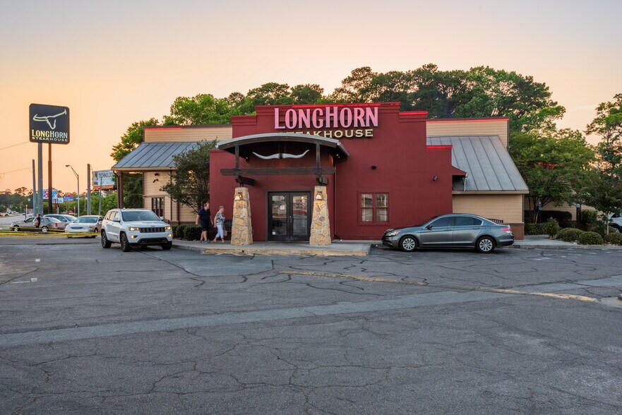 More Photos Of 7805 Abercorn St, Savannah Unknown For Lease