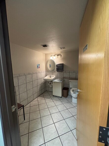 More Photos Of 801 N Wilmot Rd, Tucson Office For Sale