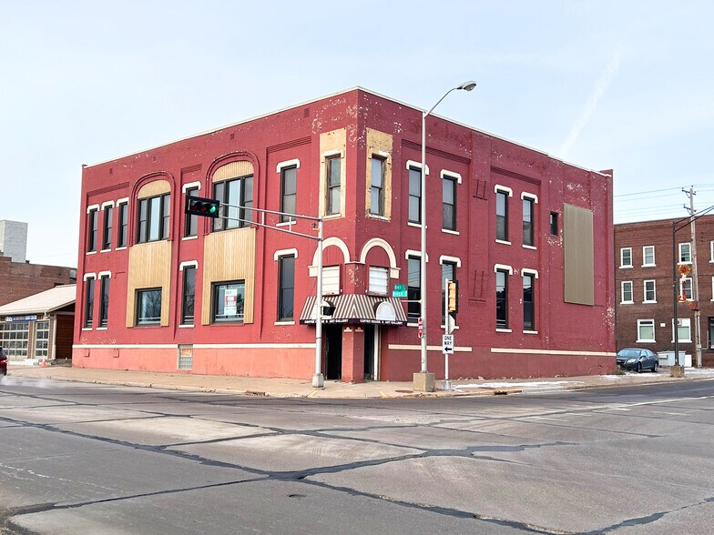 Primary Photo Of 2 Bay St, Chippewa Falls Storefront Retail Office For Sale