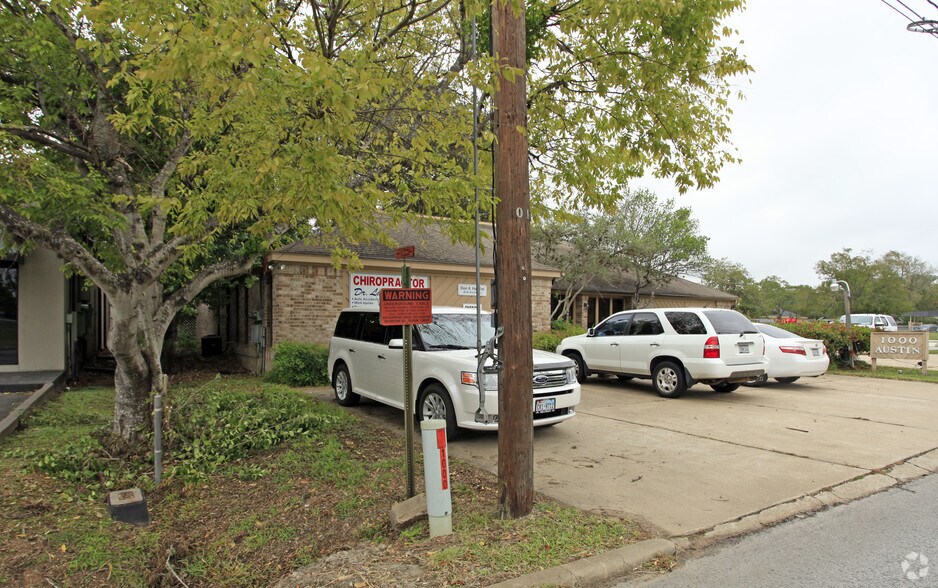 More Photos Of 1000 Austin St, Richmond Office For Lease