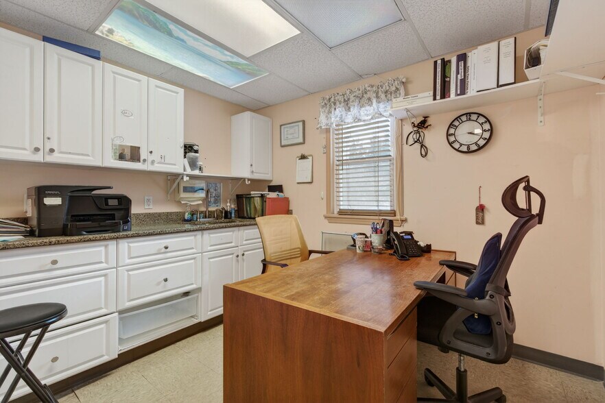 More Photos Of 301 Hurley Ave, Kingston Office For Sale