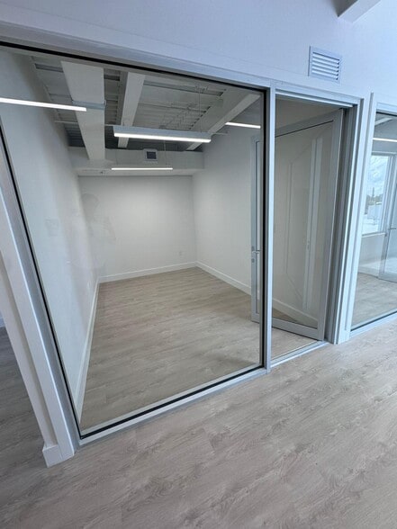 More Photos Of 645 NE 125th St, North Miami Loft Creative Space For Lease