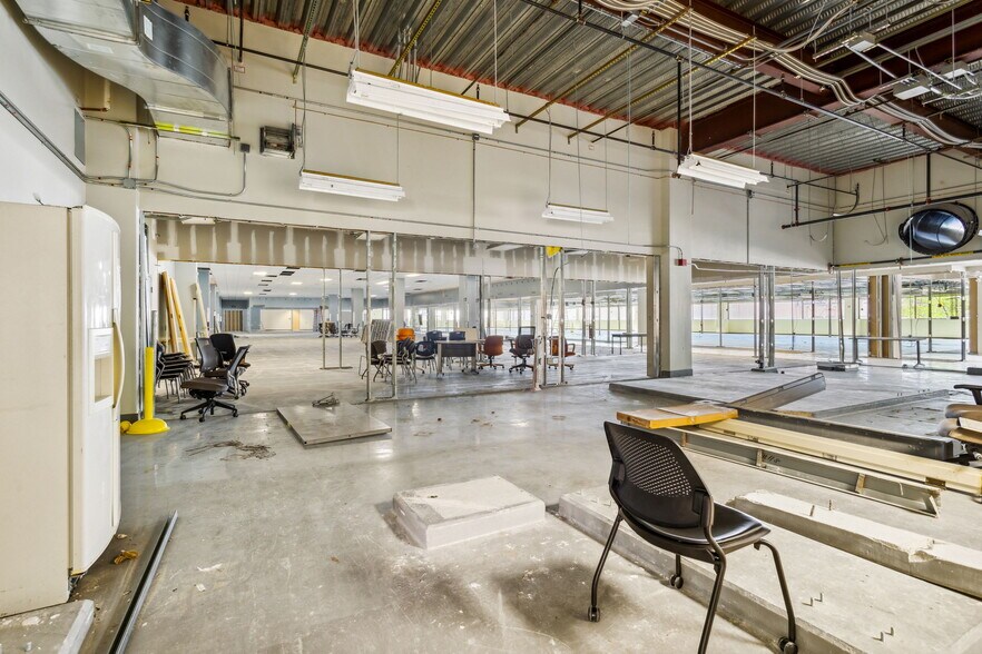 More Photos Of 1575 Garden of the Gods Rd, Colorado Springs Light Manufacturing For Lease