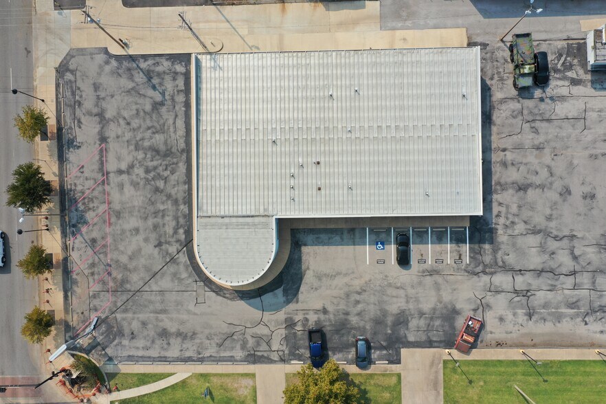 More Photos Of 202 W Gore Blvd, Lawton Auto Dealership For Sale