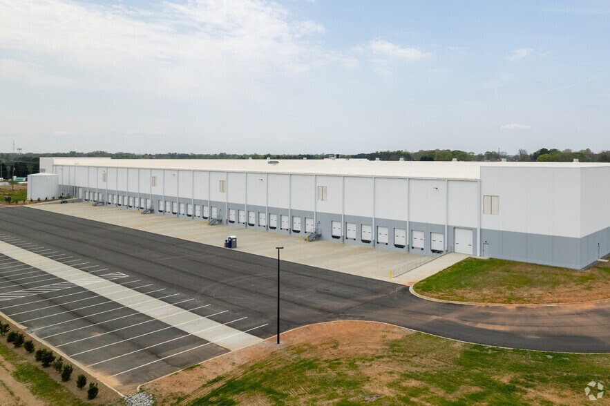 More Photos Of 2000 Victor Hill rd, Duncan Unknown For Lease