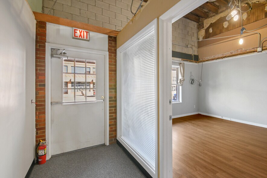 More Photos Of 321 Main Ave, De Pere Storefront Retail Office For Sale