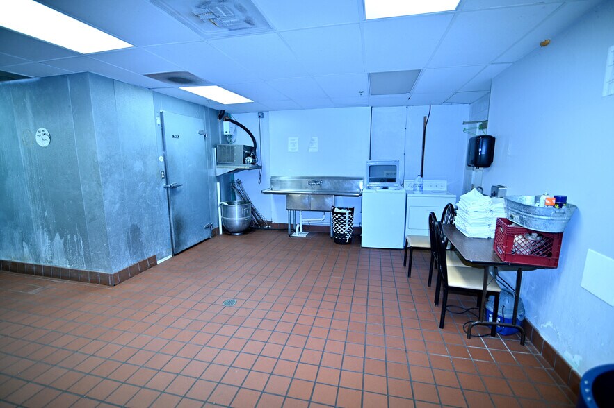 More Photos Of 15120 Washington St, Haymarket Restaurant For Sale