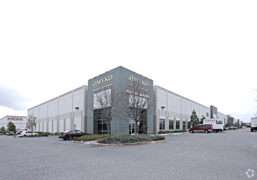 More Photos Of 1919 Monterey Rd, San Jose Warehouse For Lease