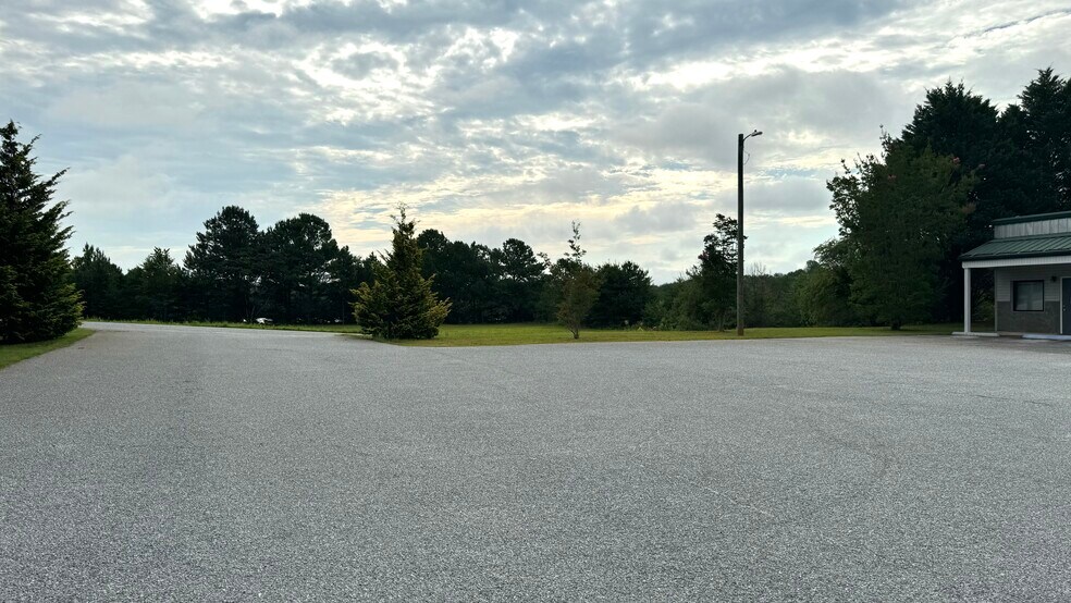 More Photos Of 144 Commerce Pky, Cornelia Flex For Sale