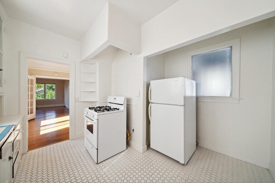 More Photos Of 309 63rd St, Oakland Apartments For Sale