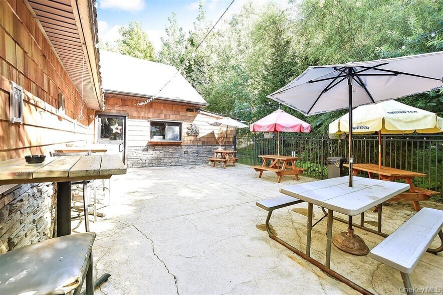 More Photos Of 809 Bloomingburg Rd, Bloomingburg Restaurant For Sale