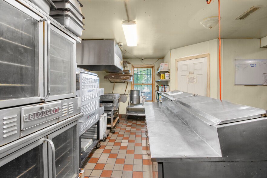More Photos Of 14351 NE 78th St, Foley Restaurant For Sale