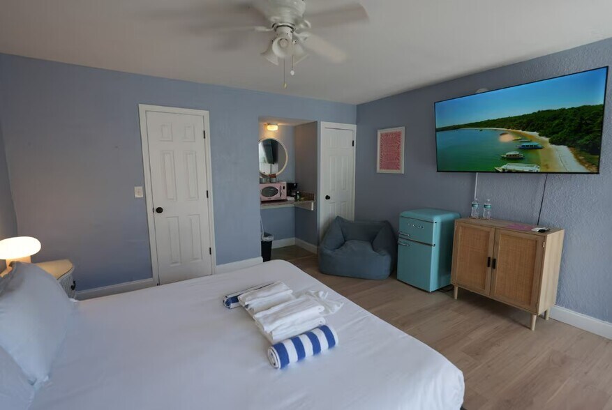 More Photos Of 345 Hamden Dr, Clearwater Hotel For Sale