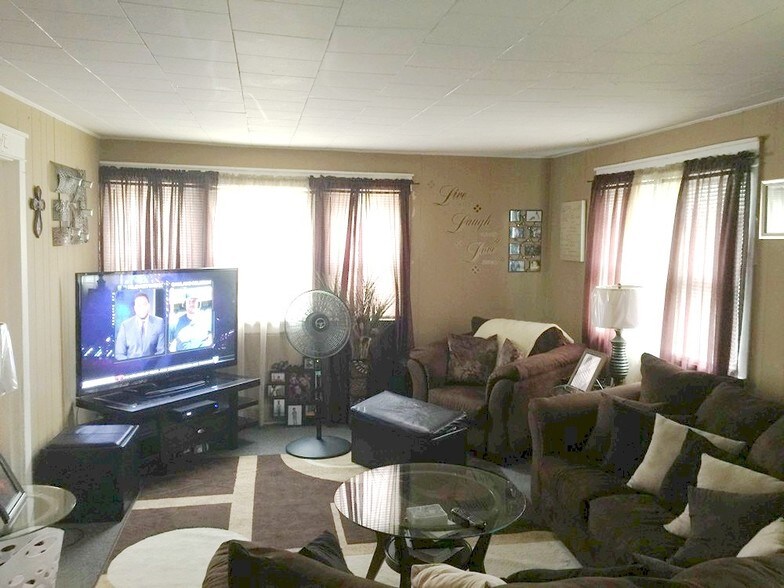 More Photos Of 131 Hobbs Ave, Joliet Apartments For Sale