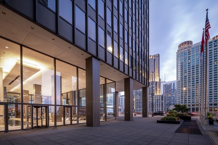 More Photos Of 303 E Wacker Dr, Chicago Office For Lease