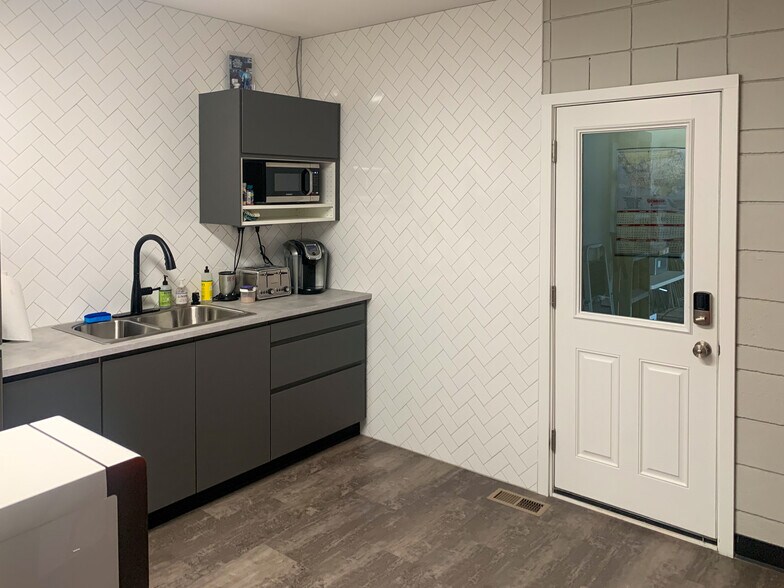 More Photos Of 12700 SW Pacific Hwy, Tigard Light Distribution For Sale