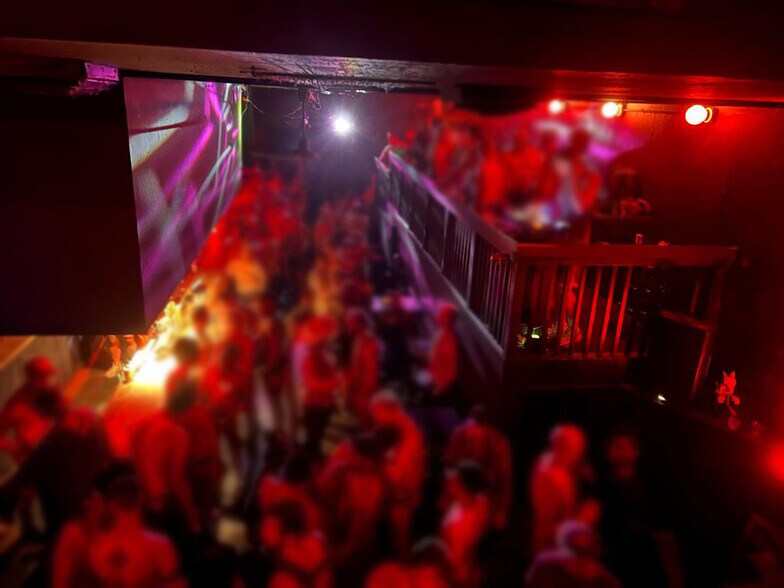 More Photos Of 2140 Market St, San Francisco Bar For Lease