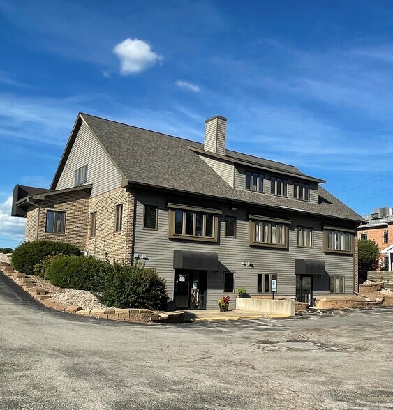 Primary Photo Of 681 Baeten Rd, Ashwaubenon Medical For Lease