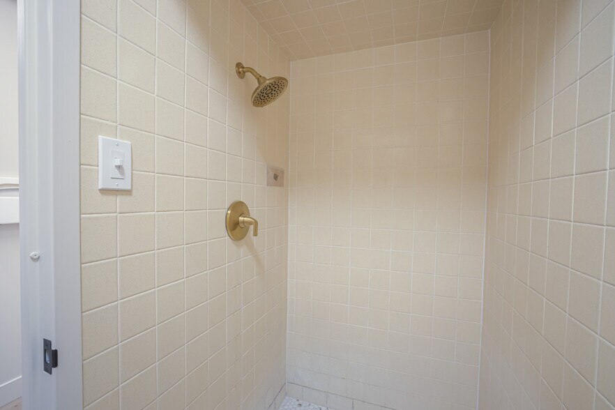 More Photos Of 3201 W Peoria Ave, Phoenix Medical For Lease