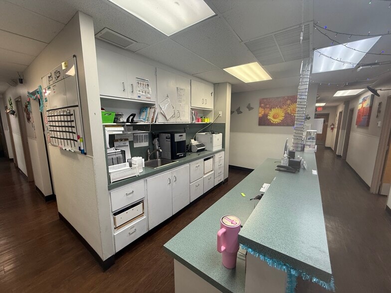 More Photos Of 4700 N 51st Ave, Phoenix Medical For Sale