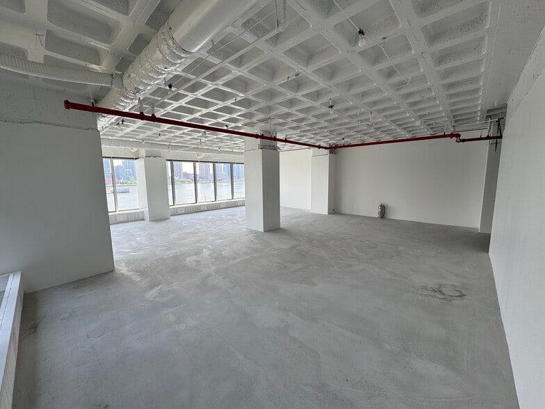 More Photos Of 866 United Nations Plz, New York Office For Lease